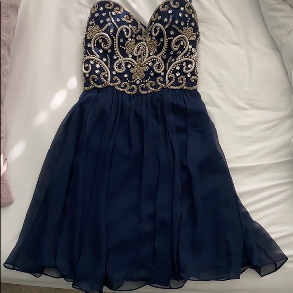 Sean Collection Prom/Homecoming Dress - Picture 2 of 5